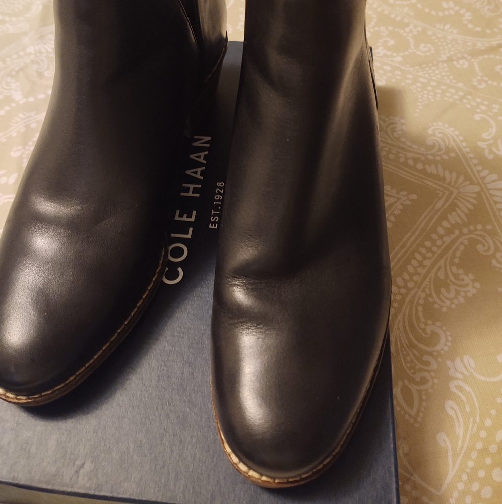 Cole Haan Black leather Size 7 boots